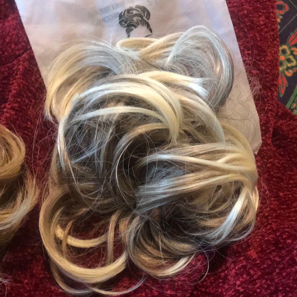 Beachy blond messy bun